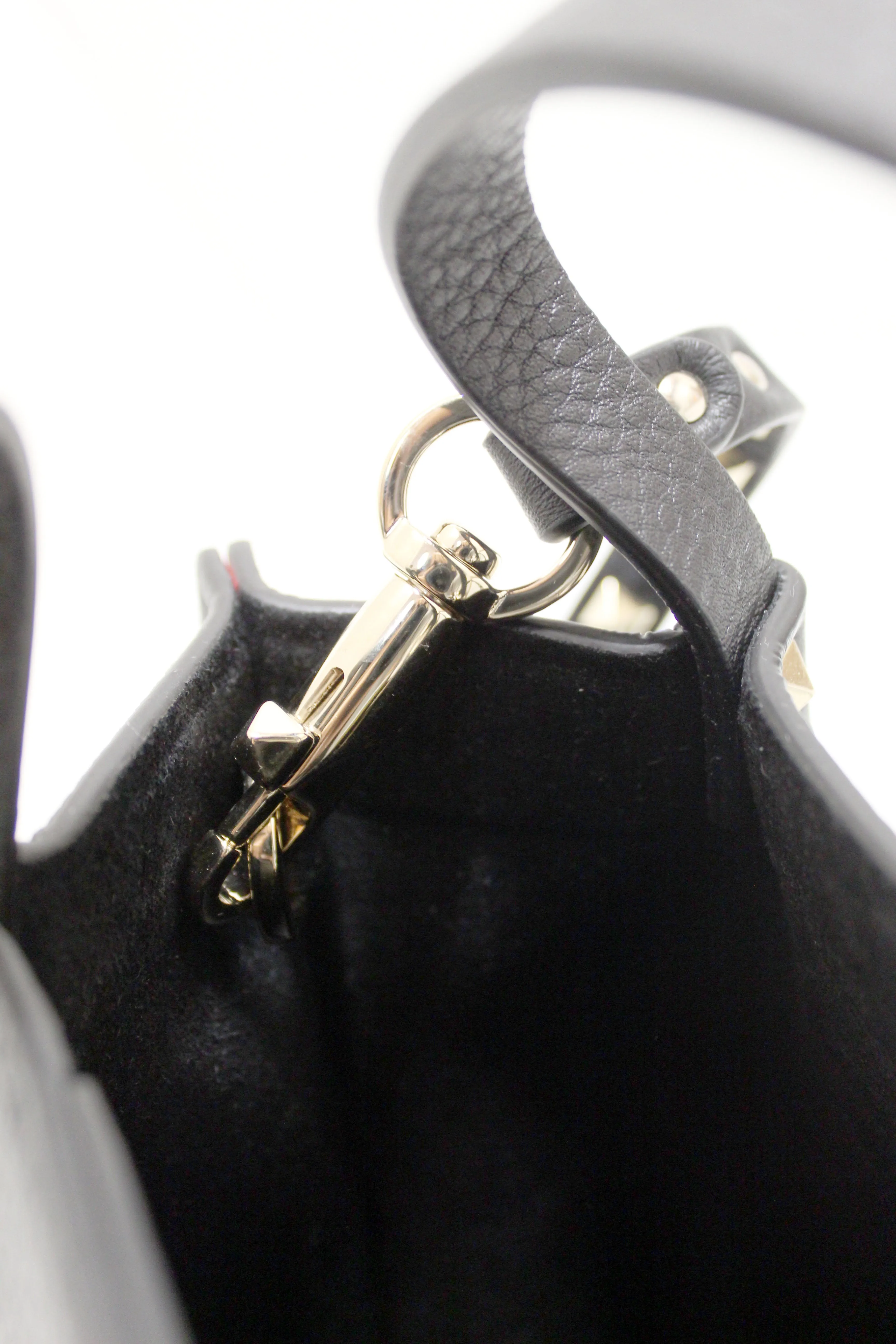 NEW Authentic Valentino Garavani Black Rockstud Grainy Calfskin Leather Crossbody Handbag